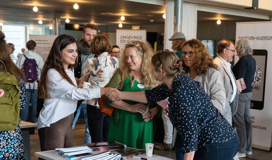 Proloog: Docenten en cultuuraanbieders Hilversum vinden elkaar op UITmarkt